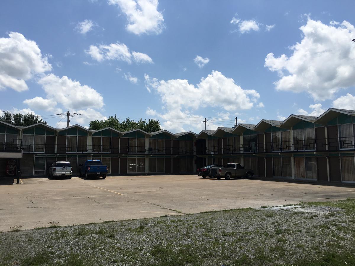 Gray Plaza Motel, Marion IL Esterno foto